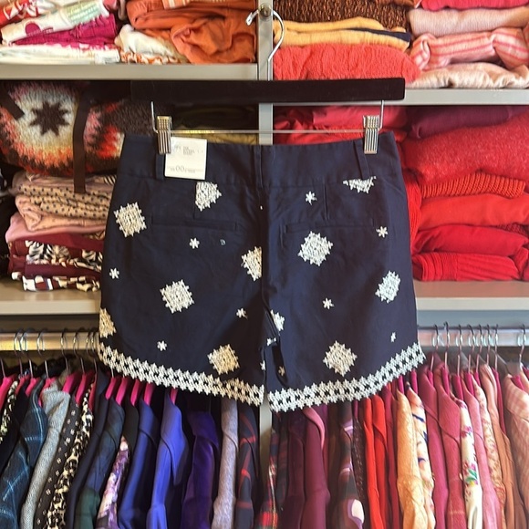 Loft Riviera navy with white embroidery 6” shorts size 00 (fits like 0-2).​ - Picture 3 of 3